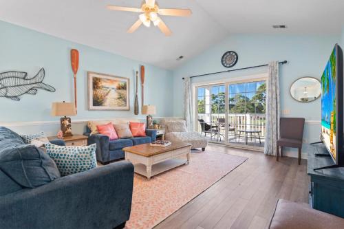 Top Floor 3 Bedroom Condo- Incredible Views of The Golf Course! Magnolia Pointe 301
