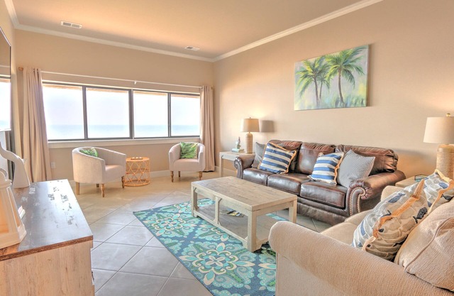 Top Floor, Amazing Views, Newly Renovated, Highly Rated, Marine Veteran Owned