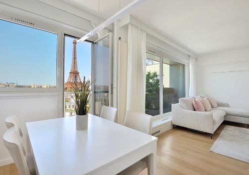 Top Floor Million Dollar View Eiffel Tower, 2 beds, 4 people