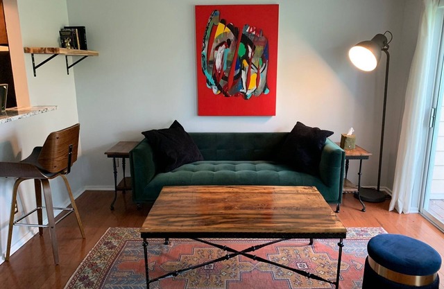 Top Floor Riverfront-Downtown-Free Parking-Pool