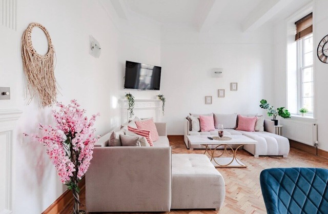'TOP' Luxurious & Authetic 3BR 2BR in Earls Court