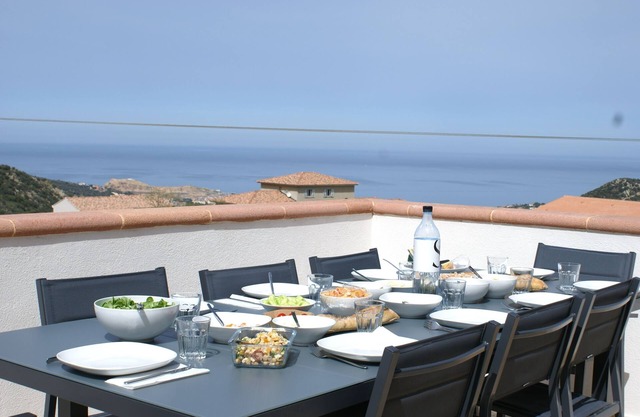 Top of villa sea view, terrace and Jacuzzi 5 km from Ile Rousse