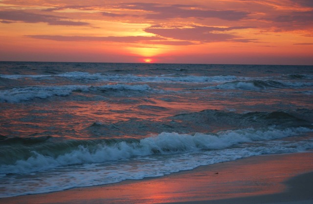 Top-rated townhome! Special End of Summer Rates! 2 min walk to beach!