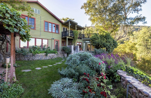 Topanga Canyon Retreat - 3BR/3BA with Deck, Views and Herbal Room