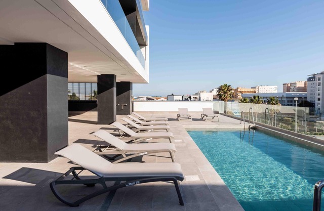 Torre Dárenas, Victoria beach, swimming pool, gymnasium and parking lot