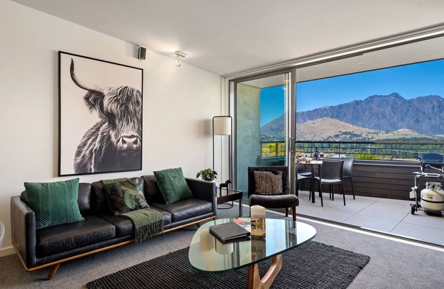 Toru Alpine Retreat | Central Queenstown | Garage Parking