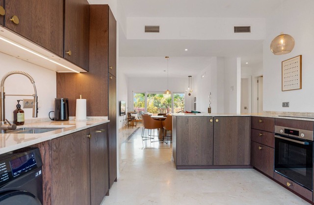 Toscana Hills Penthouse - 3 bed with views!