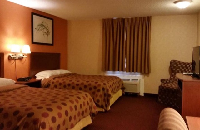 Tour Around Town! 4 Spacious Units, FREE Bfast, Close to Gillette Stadium!