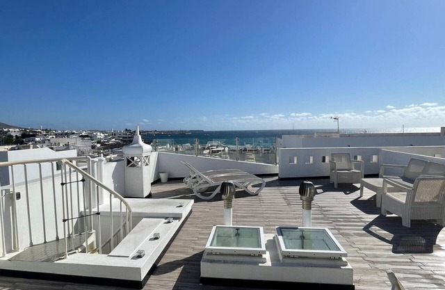 Town centre apartment, close to bars, restaurants & beaches.