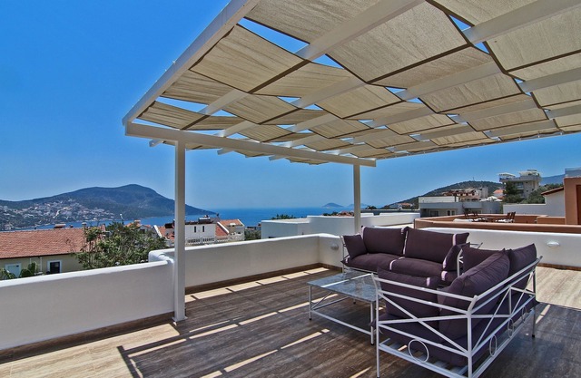 Town Centre Penthouse Apartment With Two Sea View Private Roof Terraces