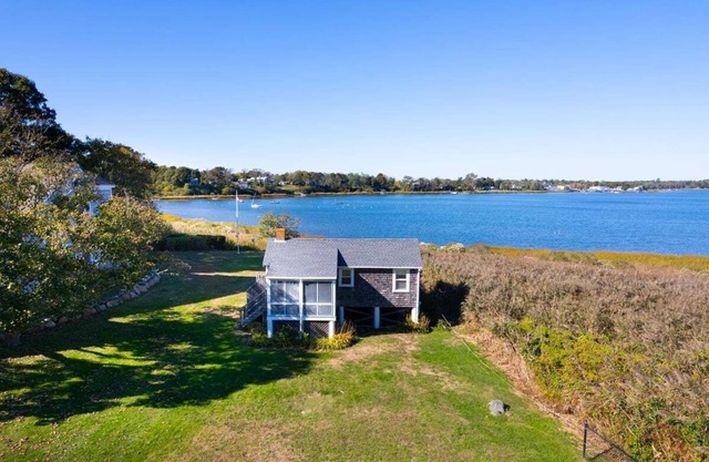 Town Cove Cottage: 056-OT Charming Waterfront Cottage on Town Cove – Orleans