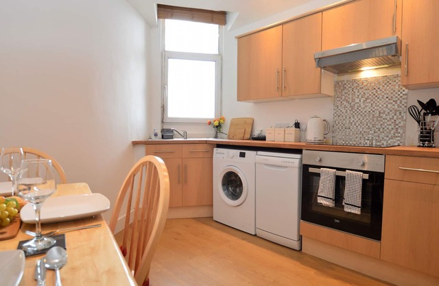 Town View Apartment, town centre Dunoon, pet friendly sleeps 4