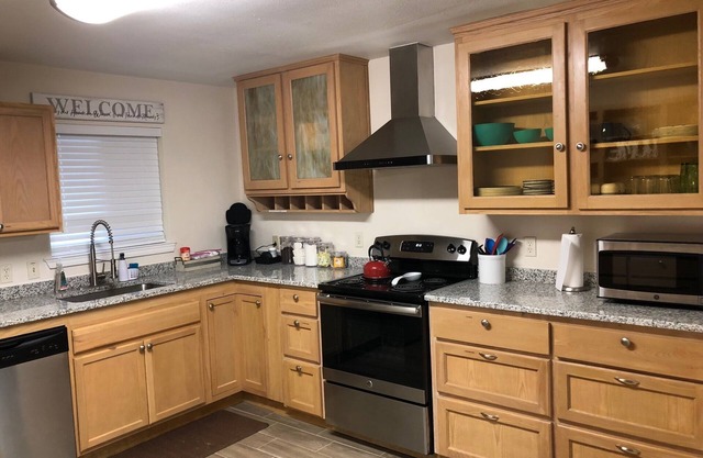 Townhome near Lackland AFB for BMT and Sea World