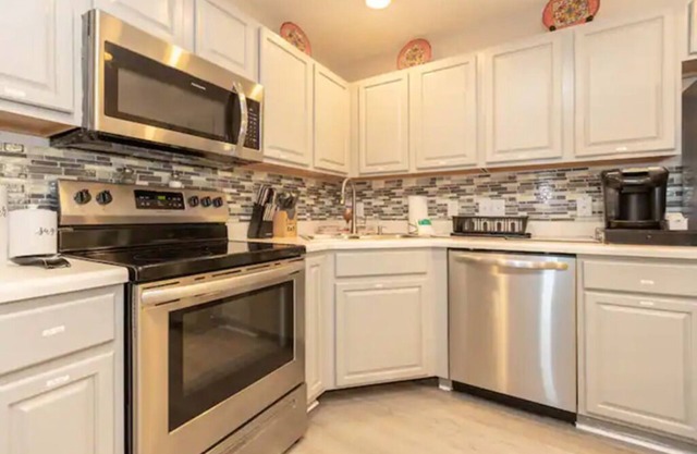 Townhome - near UNCC, PNC Music Pavilion, Hospitals, Concord Mills