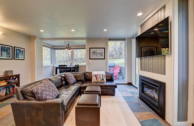 Townhome steps from lifts at PC Resort! Stylish 2BR/2BA +loft, deck, mtn views.