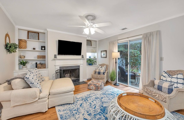 Townhome with pool and gym access!