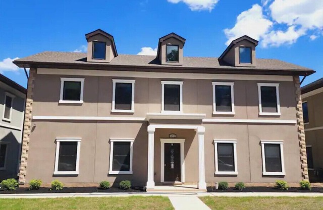 Townhomes at the Falls - 312 D Upper - Buffalo Aven2 Blocks from the Falls!