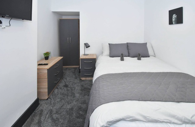 Townhouse @ 101 Lord Street Crewe – Superior Double with TV