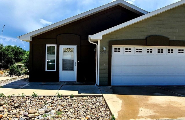 Townhouse in a quiet culdesac, easy access to all Black Hills area attractions.