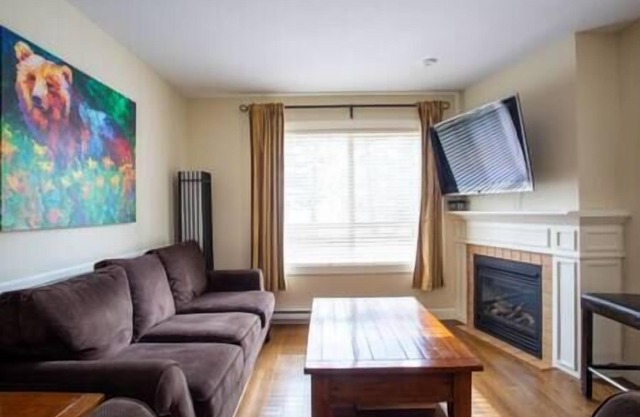 Townhouse, Steps from Panorama Resort! Ski InOut
