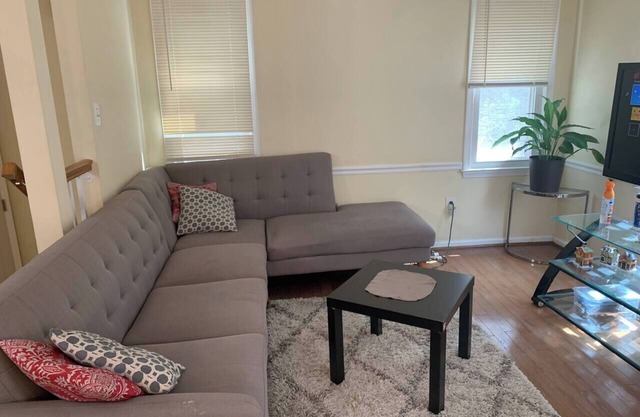 Townhouse with free parking