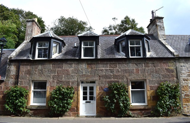 Traditional stone cottage in the heart of Dornoch