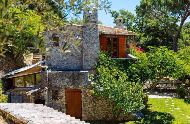 Traditional villa with pool in the hillsides, Saint-Tropez