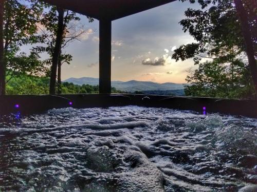 Trail`s End | Blue Ridge, GA