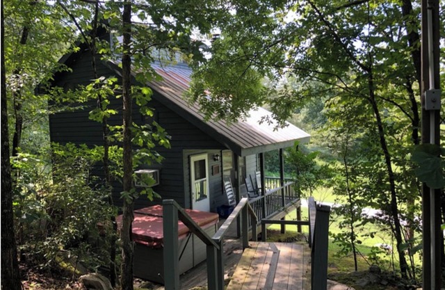 Trail's End Cabin at Country Manor Acres