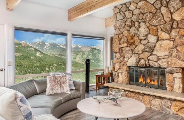 Trails End Vacation Home at Windcliff home