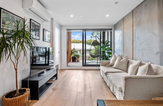 Tranquil 2 Bd Apt with AC, WIFI, & 10min from CBD