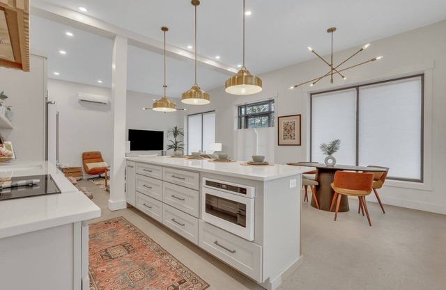 Tranquil 2-bedroom apartment in charming Savannah with AC, WiFi