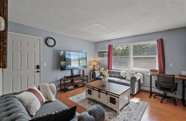 Tranquil 2BR Apt Mpls - 8075 Apt 4