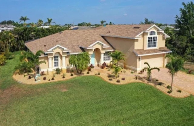 Tranquil 5 bedroom home w/private heated pool. Close to beautiful beaches!