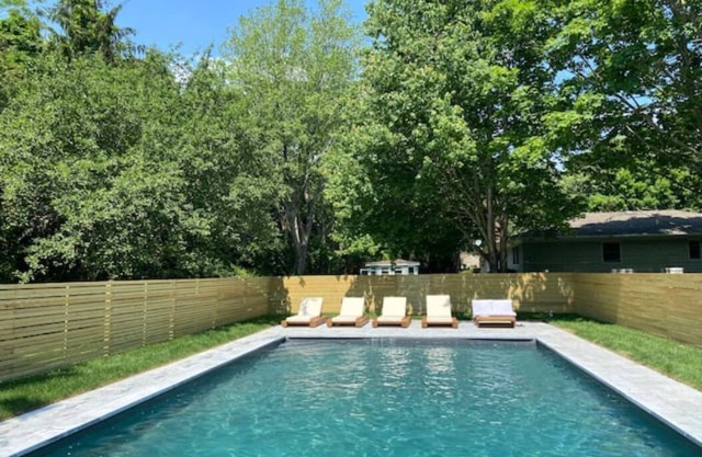 Tranquil 5 Br North Fork Retreat With Pool And Huge Yard, Walk To Beach