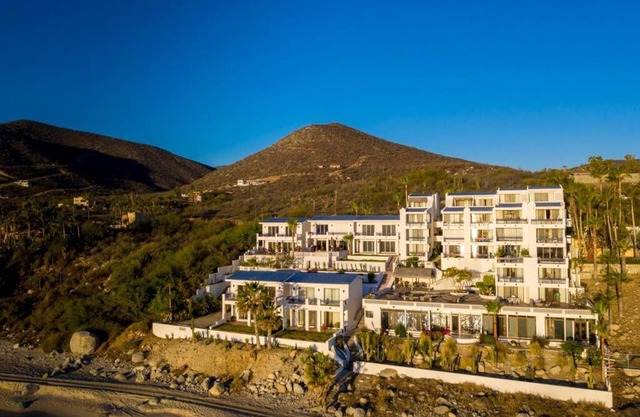 Tranquil and Relaxing Beachfront Condo with Exceptional Views!