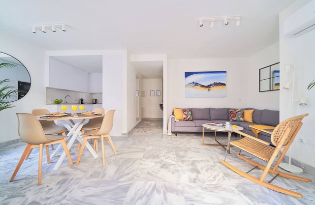 Tranquil Apartment in Central Málaga with Terrace, AC & Fast WiFi
