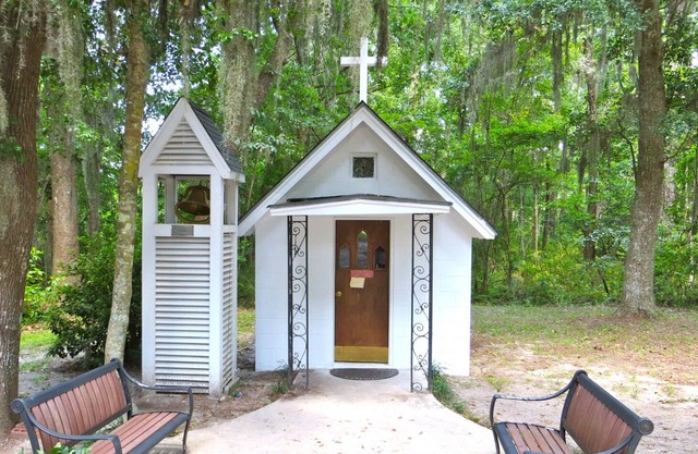 Tranquil country setting with screened gazebo and labyrinth, Townsend