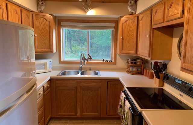 Tranquil Escanaba River front cottage, newly renovated, great fishing!