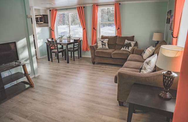Tranquil Forest Cottage - Free WiFi, Self-check-in. 10 minutes from Soldotna.