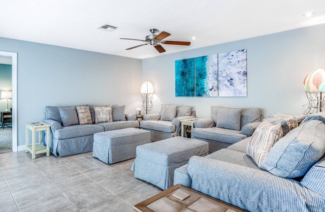 Tranquil home near golf with heated pool/spa, high-speed WiFi & central AC