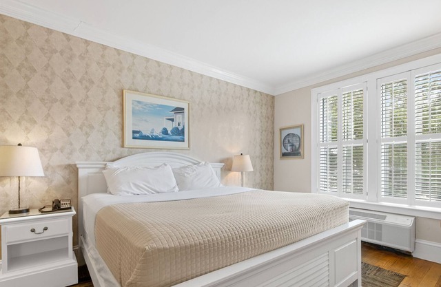 Tranquil House Inn - Downtown Waterfront Manteo - 1 King Standard Room 15