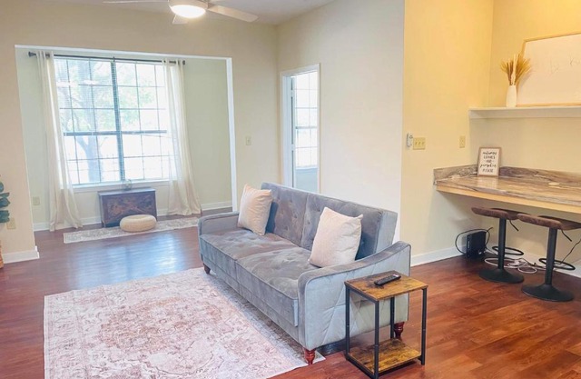 Tranquil Midtown Apartment