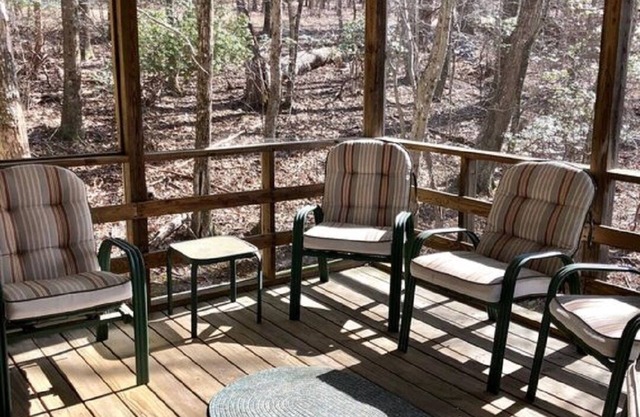 Tranquil mountain home. Close to the Appalachian and Shamokin Springs Trails!