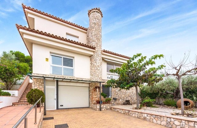 Tranquil Paradise, Private Pool - only 200m to beach!