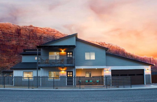 Tranquil Setting, Mountain Views & Trailer Parking