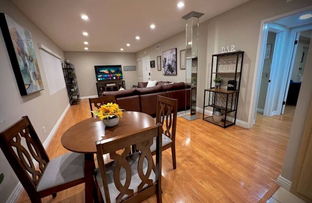 Tranquil 2 Beds/2 Baths in the Heart of Montrose!