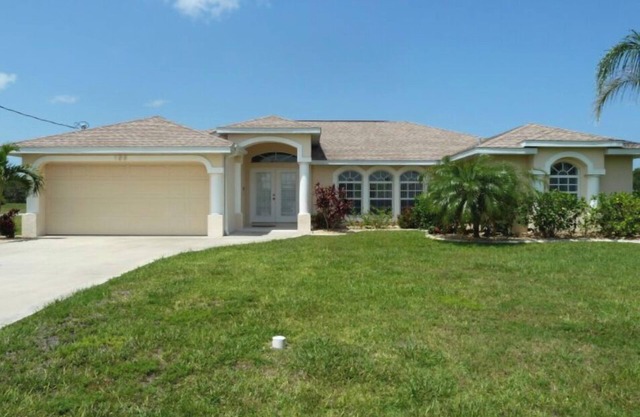 Tranquility: Sun, Serenity & Space – 4BR/3BA Pool Retreat for 6 in Rotonda West