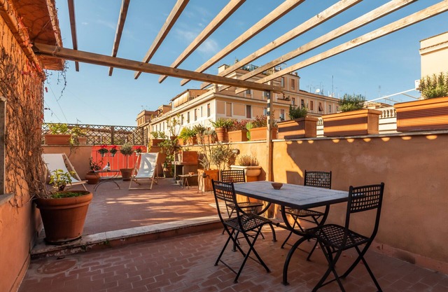 Trastevere Romantic Terraced Apartment