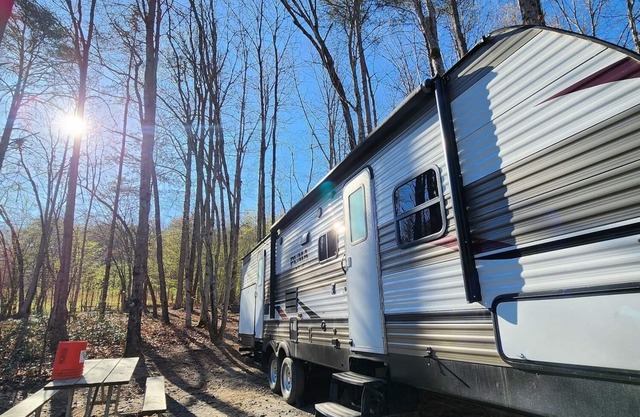 Travel trailer near the creek, short walk to pool and playground, indoor and outdoor kitchenette, sleeps 8.
